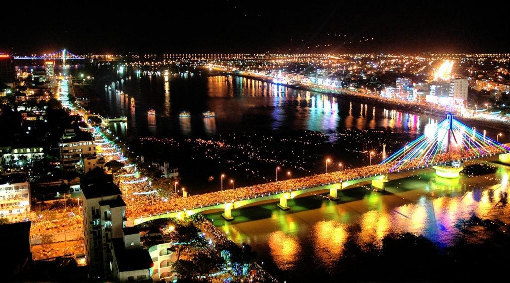 Ảnh Cầu sông Hàn rực rỡ về đêm