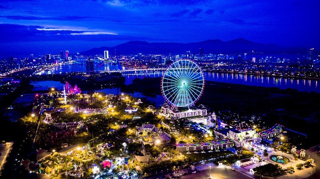 Choi gi o da nang buoi toi - vong quay mat troi tai Da Nang ve dem