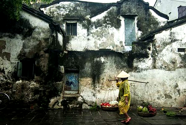 buc-tuong-hoang-van-thu-in-dam-dau-an-thoi-gian