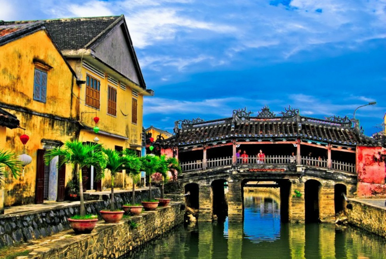 check-in-tai-chua-cau-noi-tieng-nhat-hoi-an