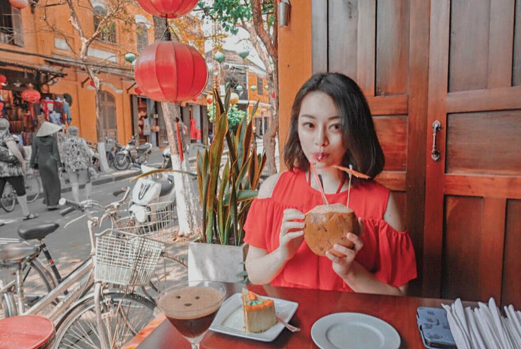 co-gai-chup-anh-cung-do-an-sieu-dang-yeu