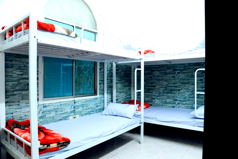 tha-ho-song-ao-tai-queen-homestay-gia-re-nhat-hue